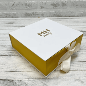 Стильная коробка с бантом